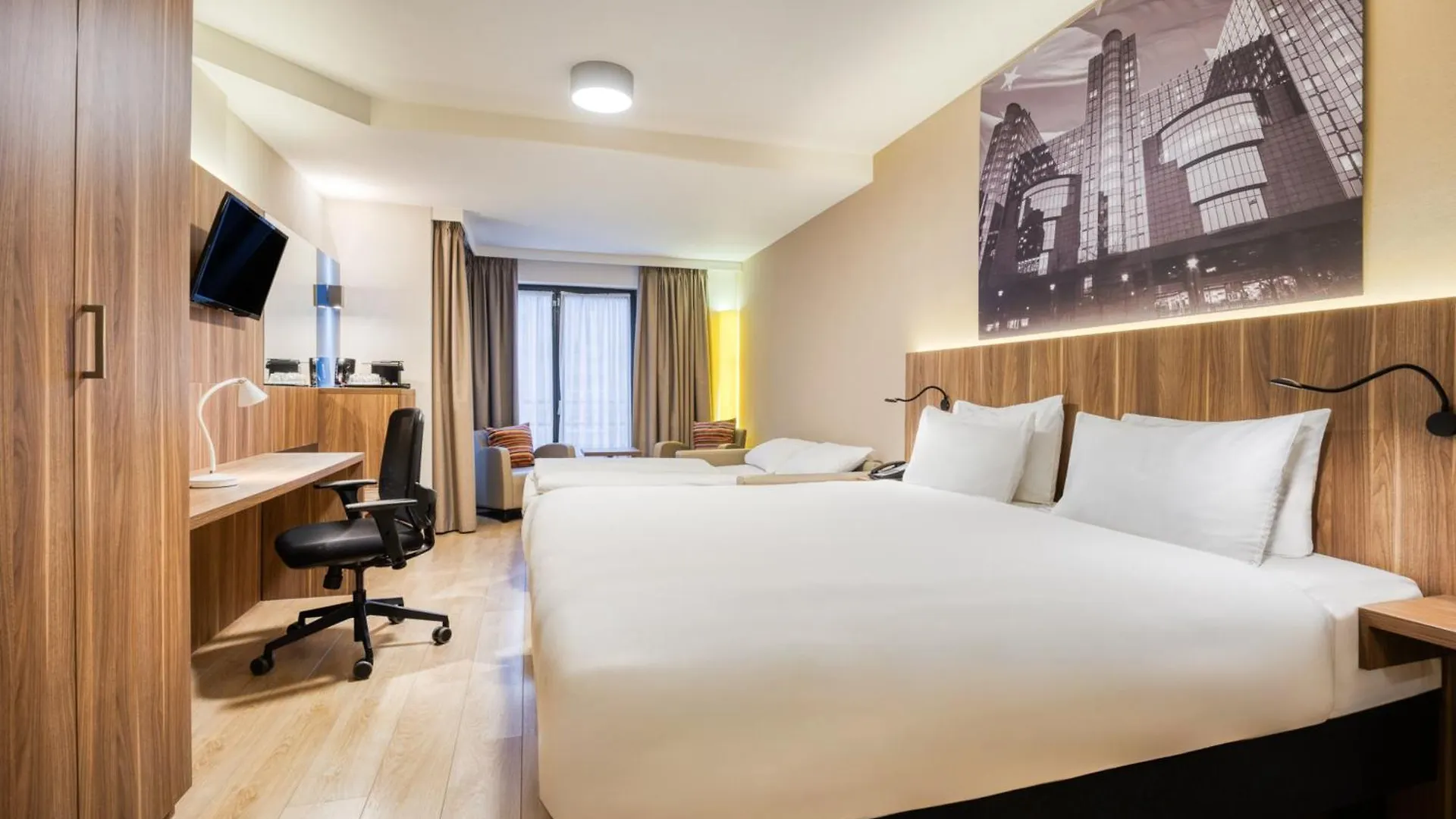 Holiday Inn Brussels Schuman By Ihg 4*,